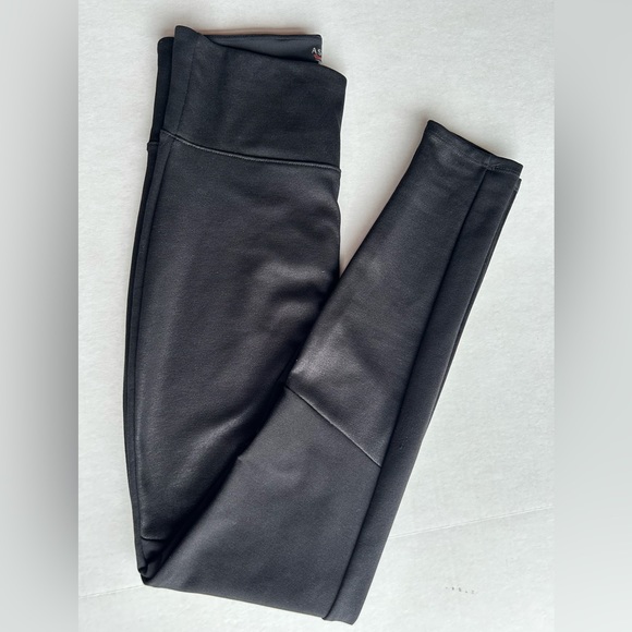 Spank Assets Red Hot Label black compression leggings in size Medium. H5 - Picture 10 of 12